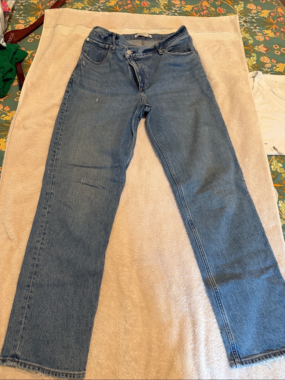 Abercrombie & Fitch Medium Blue Straight-Leg Women's Jeans